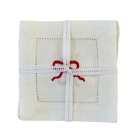 Tiramisu Hand Embroidered Bow Linen Coasters 6x6 Red & White Set of 4 New - Picture 4 of 12